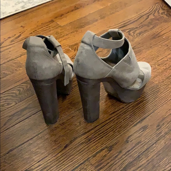 Jessica Simpson platform heels - Picture 3 of 7